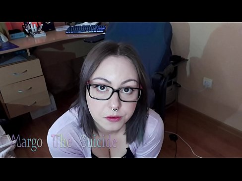 ❤️ 性感的眼镜女孩在镜头前深深地吸吮假阳具 ❤️ Quality porn﹏﹏